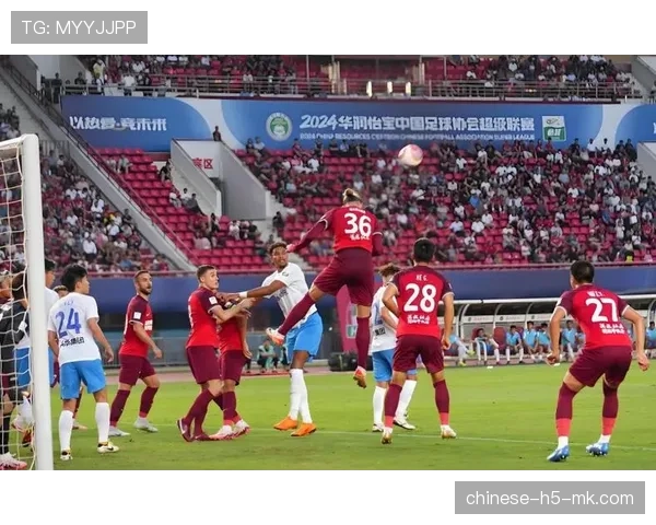 通讯：争议点球改变比赛走势，赛后各方对此判罚意见不一