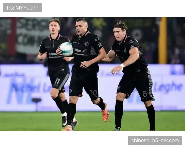 聚焦:老将瓦尔迪训练中加练射门,力争在三月为球队保级贡献力量 聚焦:老将瓦尔迪训练中加练射门,力争在三月为球队保级贡献力量